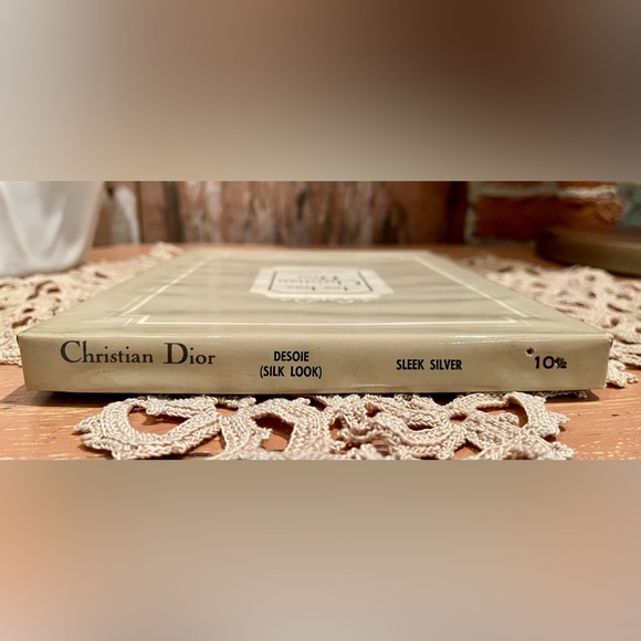 🌺 Vintage Les Bas Christian Dior Stockings Desoie SLEEK SILVER Sz 10.5 💅🏼 - Picture 3 of 9